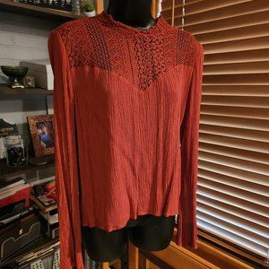 .Long-Sleeve, Swingy, Lace Accent Blouse